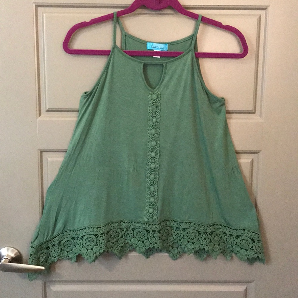 💚Francesca’s High-Neck Tank💚